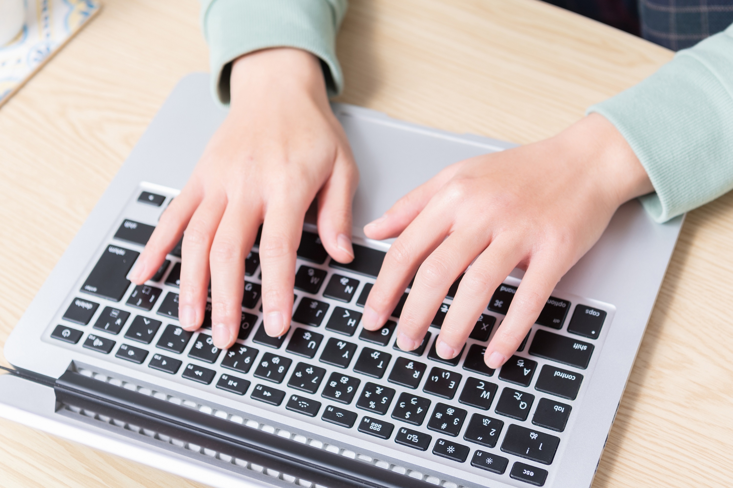 ブラウザ上で簡単にアップロードができる